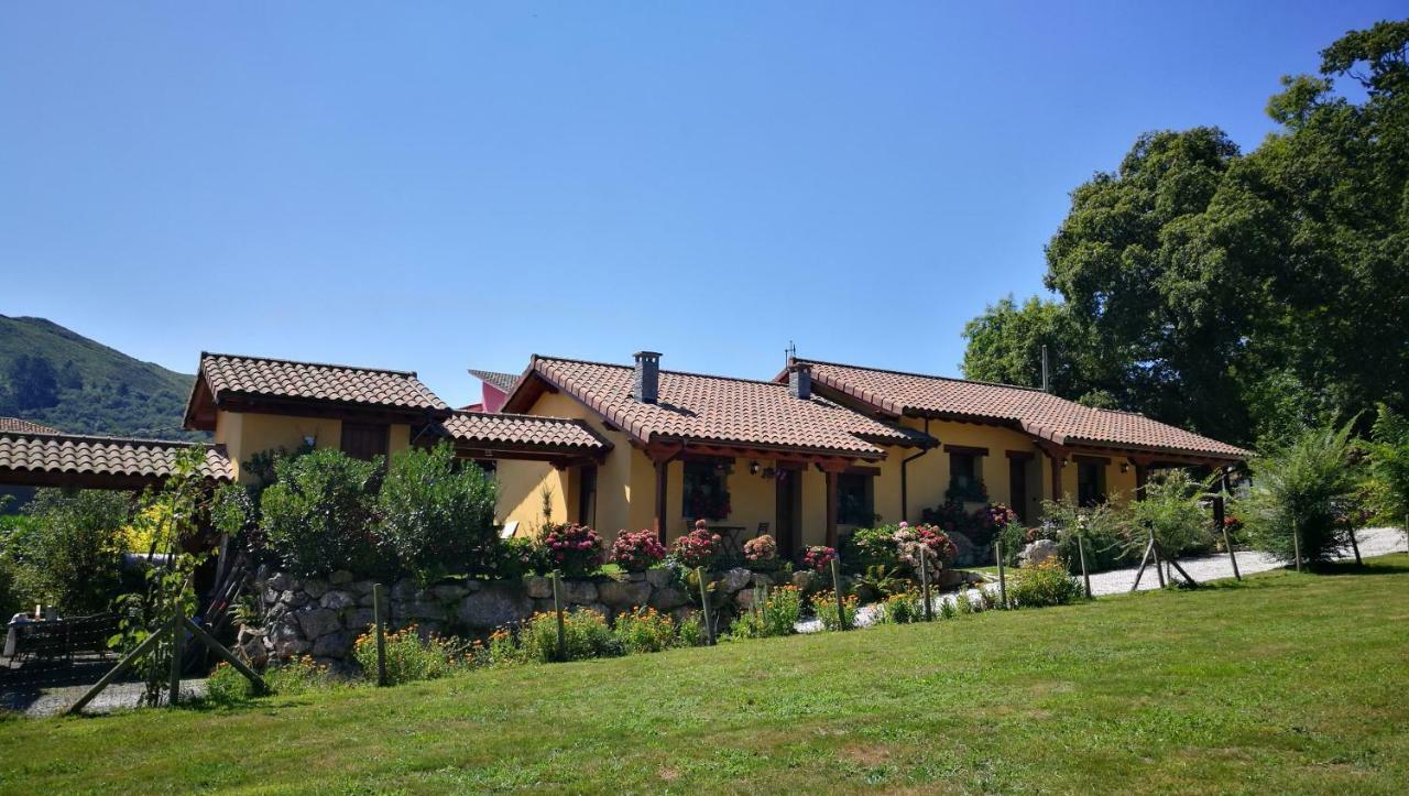 Casas Rurales Entrecastanos Onís Exterior foto